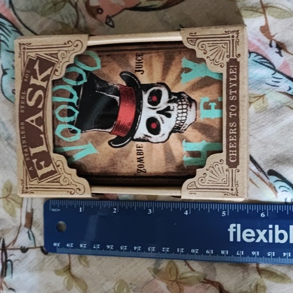 Voodoo Zombie Juice Liquor Alcohol Flask Trixie and Milo NWT - Picture 3 of 3